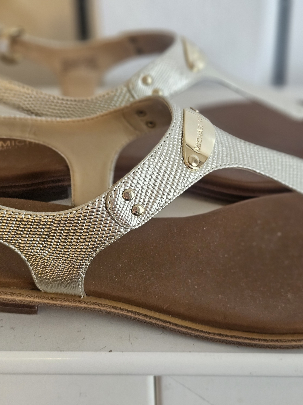 MICHAEL KORS Women's Gold Metallic T-Strap Sandals Size 8 Like New, Worn Once. - Picture 5 of 7